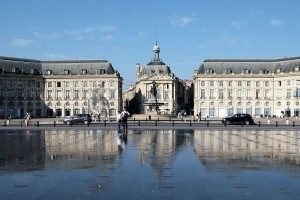 Chambres d'hôtes de charme en Nouvelle-Aquitaine : Bordeaux, Place de la Bourse (by Patrick Despoix) - Gironde