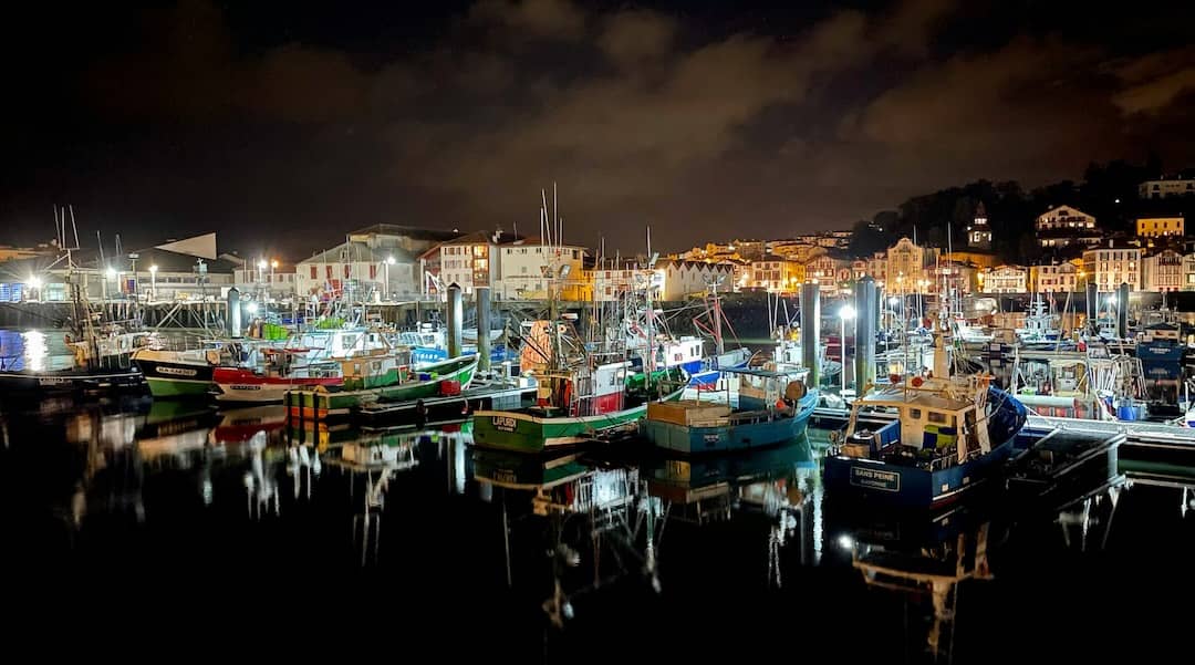 Port de pêche de Saint-Jean-de-Luz dans le Pays Basque (Pyrénées-Atlentiques)