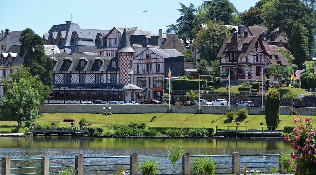 Bagnoles de l'Orne cité de caractère et station thermale en Normandie