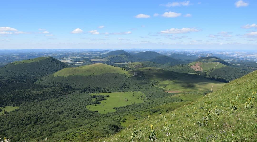 La Chaine des Puys dans le Puy de Dôme en Auvergne, France