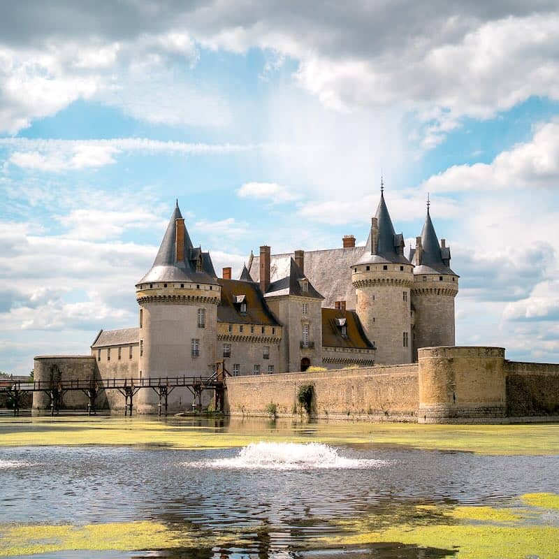 Château de Sully-sur-Loire dans le département du Loiret, en région Centre-Val de Loire