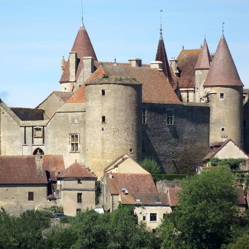 Châteauneuf-en-Auxois en Côte-d'Or, région Bourgogne-Franche-Comté