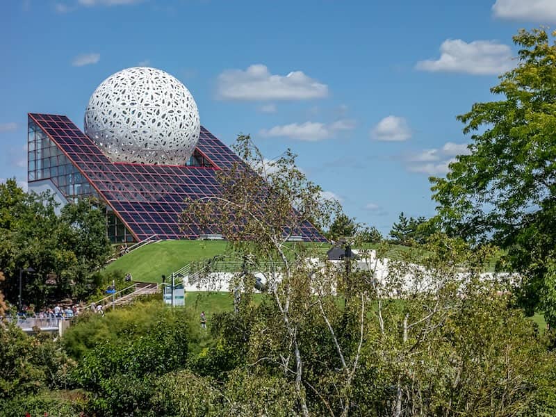 Futuroscope de Poitiers, parc d'attractions et parc aquatique dans le département de la Vienne