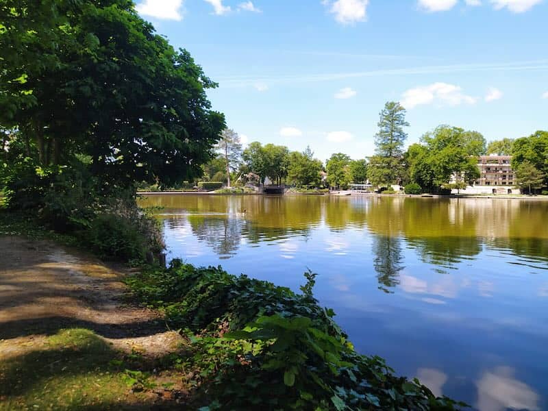 Lac d'Enghien-les-Bains dans le département du Val d'Oise en région Île-de-France