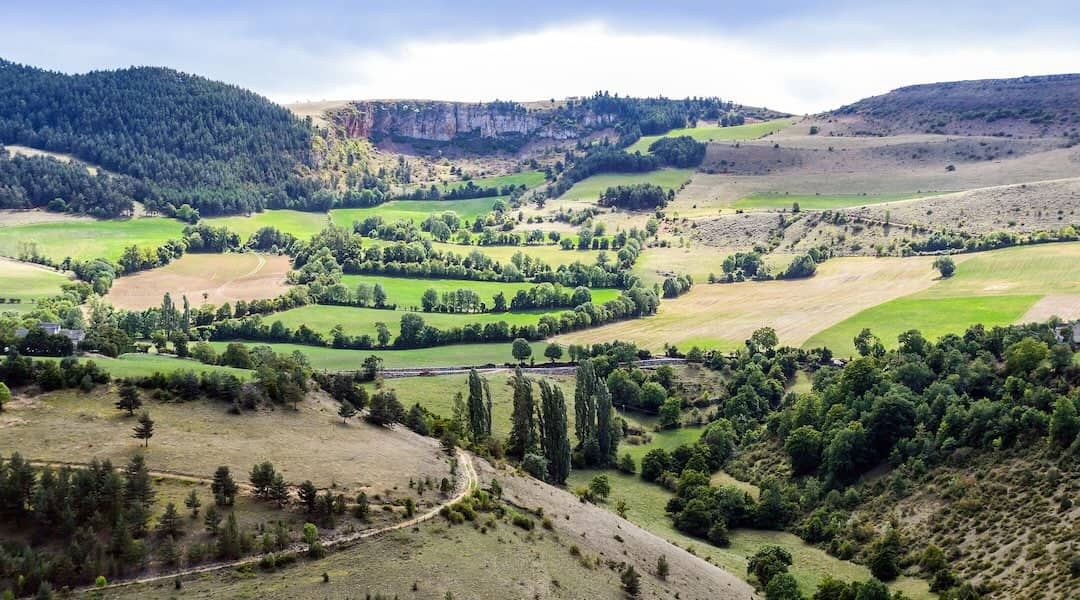 Paysage de campagne en Lozère (Occitanie, France)