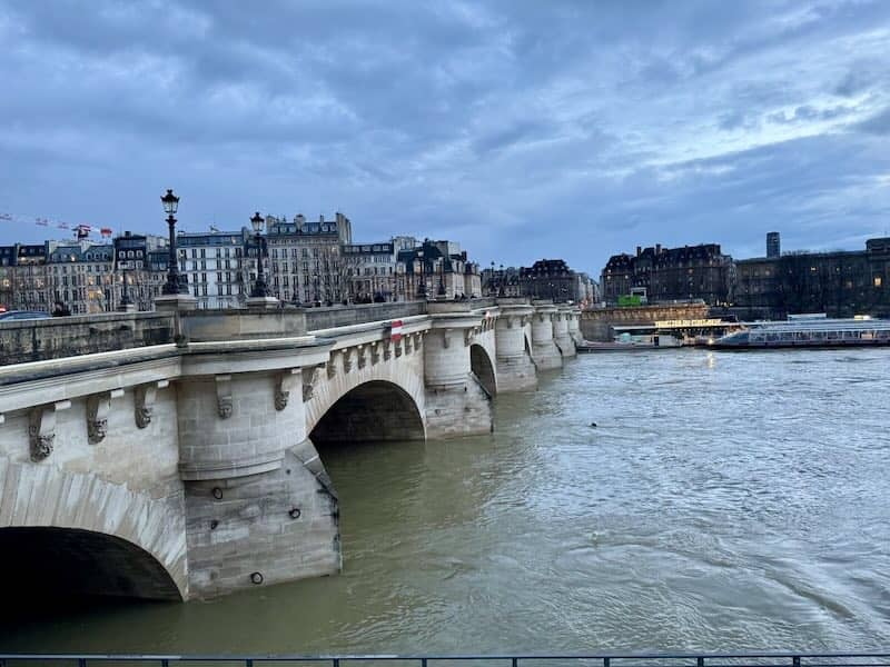 Pont de Paris, France (Lucio Boccalatte)