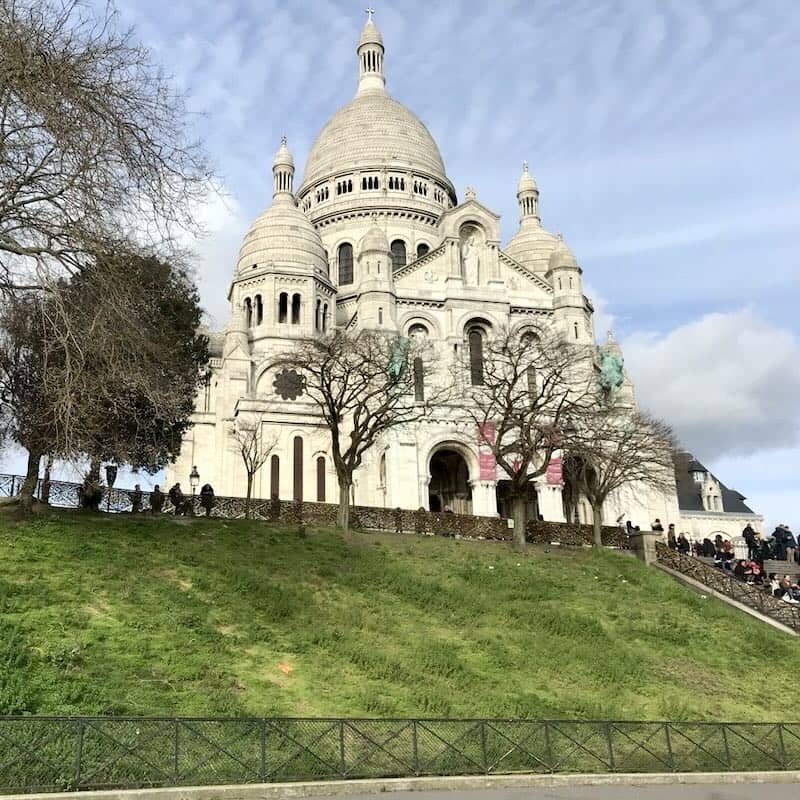 Basilique du Sacré-Cœur au sommet de la butte Montmartre à Paris (Île-de-France)