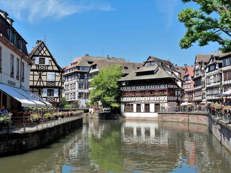 Quartier touristique de la Petite France à Strasbourg en Alsace