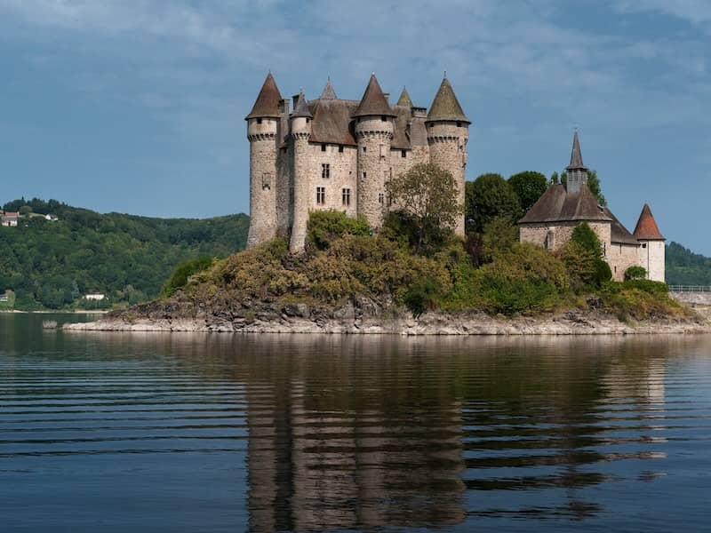 Château de Val à Lanobre dans le Cantal