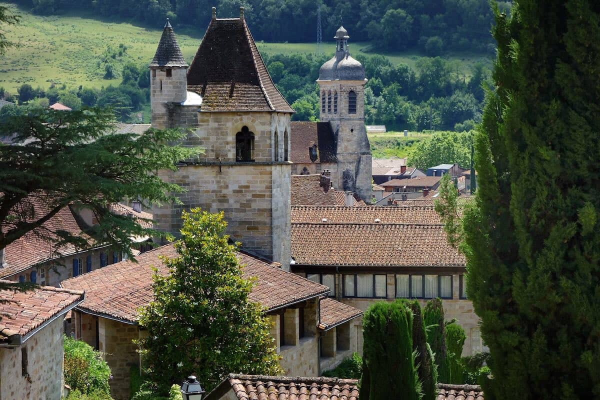 Vue sur les toits de Figeac dans le département du Lot en région Occitanie