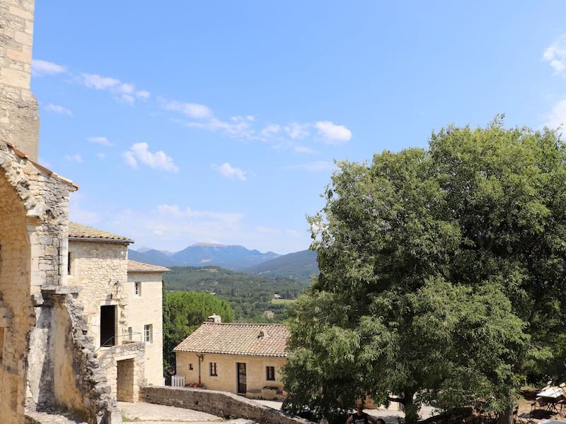 Le Poët-Laval est un des plus beaux villages de France situé dans la Drôme provençale